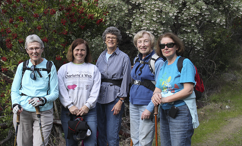 2011-01_hiking_joanne-elizabeth-carol-carolyn-carol